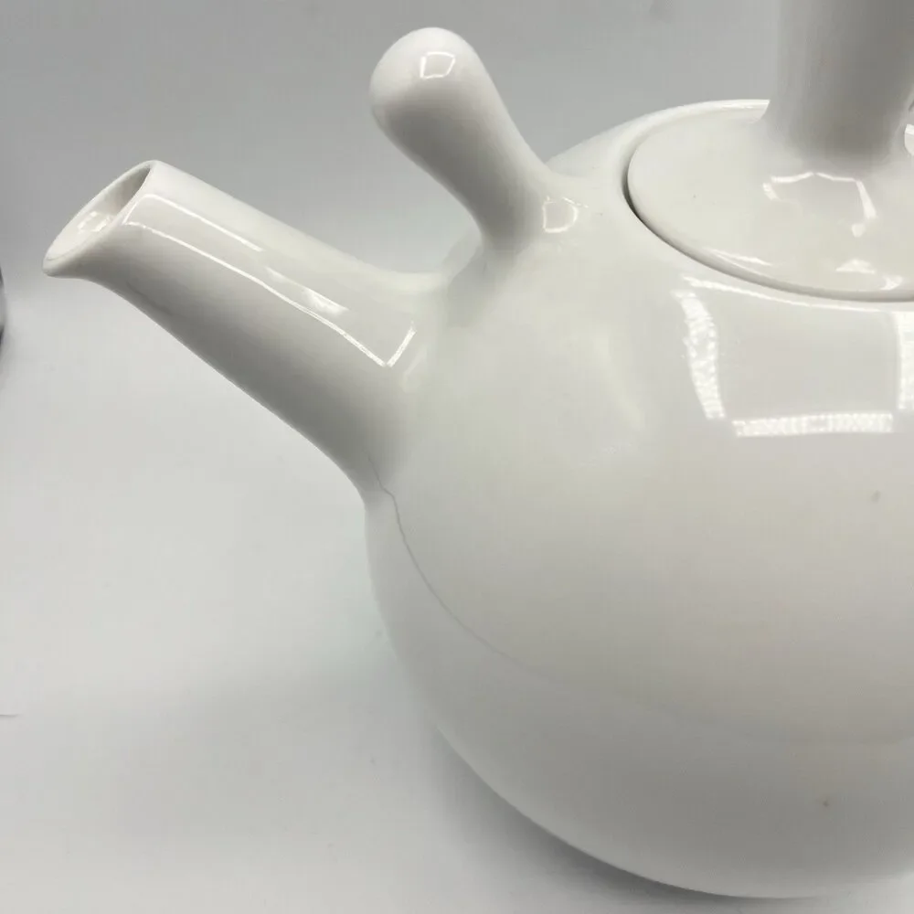 Crate & Barrel Segaform 6 Cup Glazed White Teapot with Lid